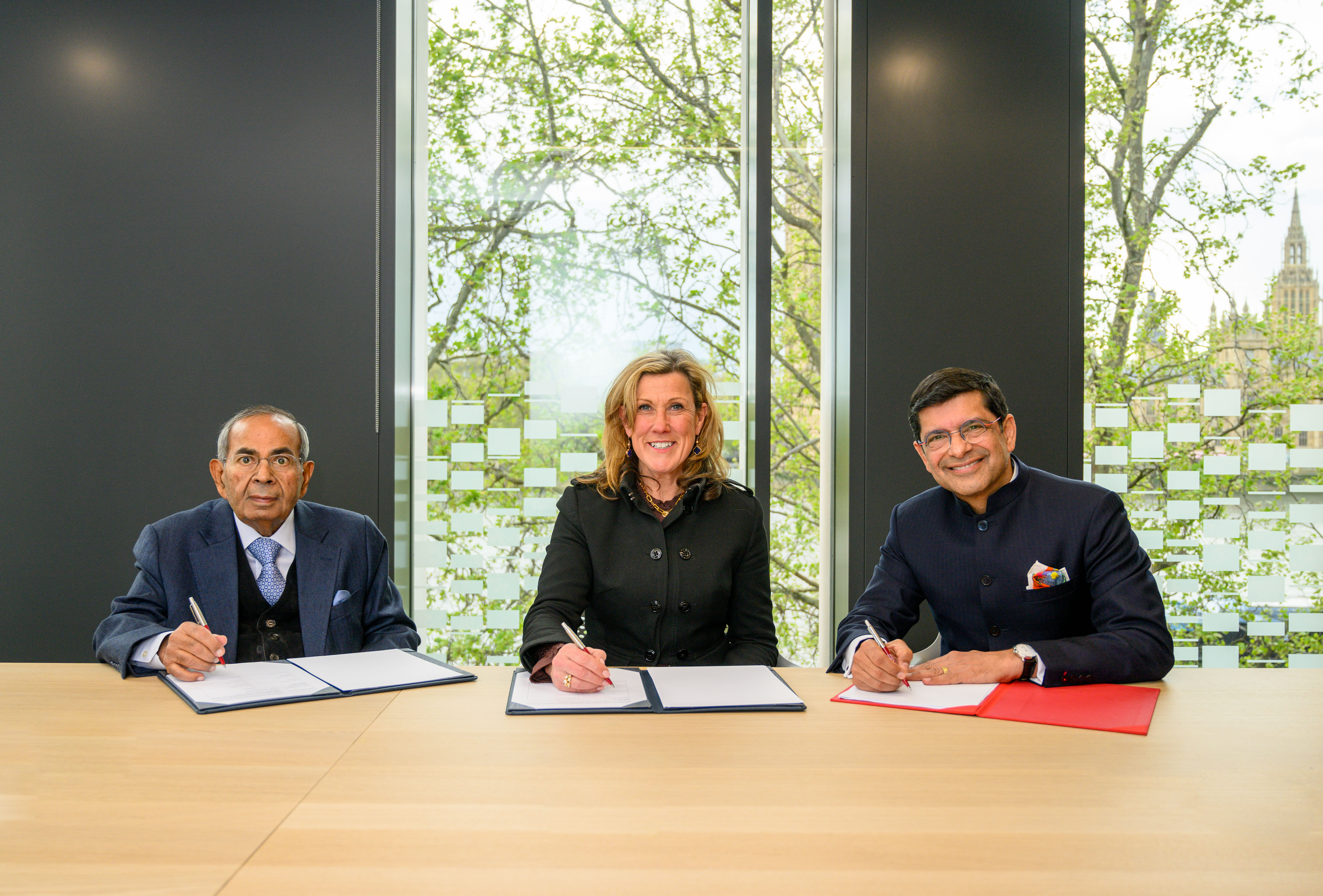 Gopichand Hinduja, Professor Shitij Kapur (Vice-Chancellor and President King’s College London) and  Dr Claire Mallinson (Director of Medical Education, King’s Health Partners and Consultant Anaesthetist, Guy's and St Thomas' NHS Foundation Trust) signing the MoA
