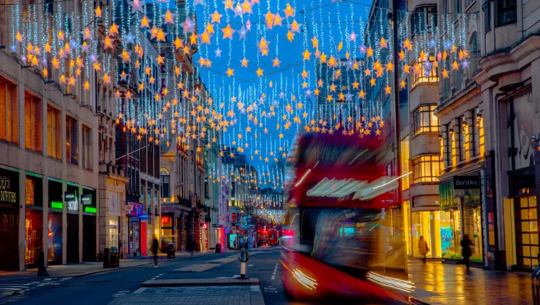 London bus travels through Oxford Circus