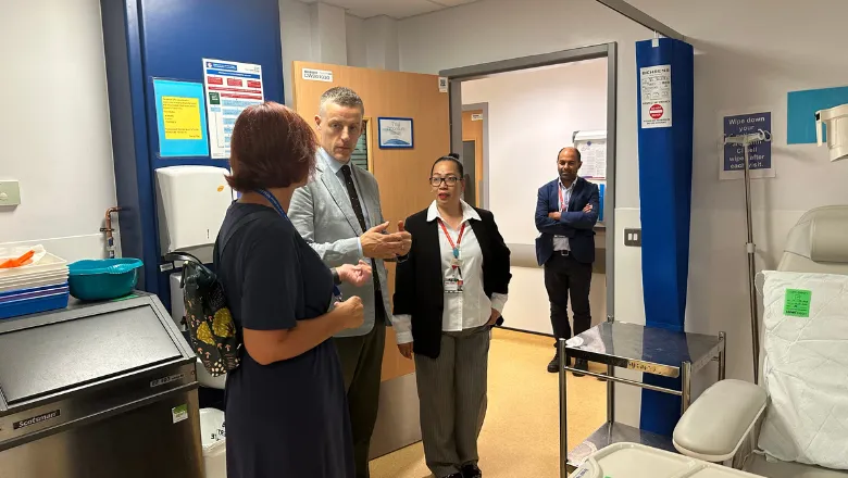 Lord O’Shaughnessy in the CRF Trial Procedure Room with Ann-Marie Murtagh, Amelia Te and Mitul Mehta.