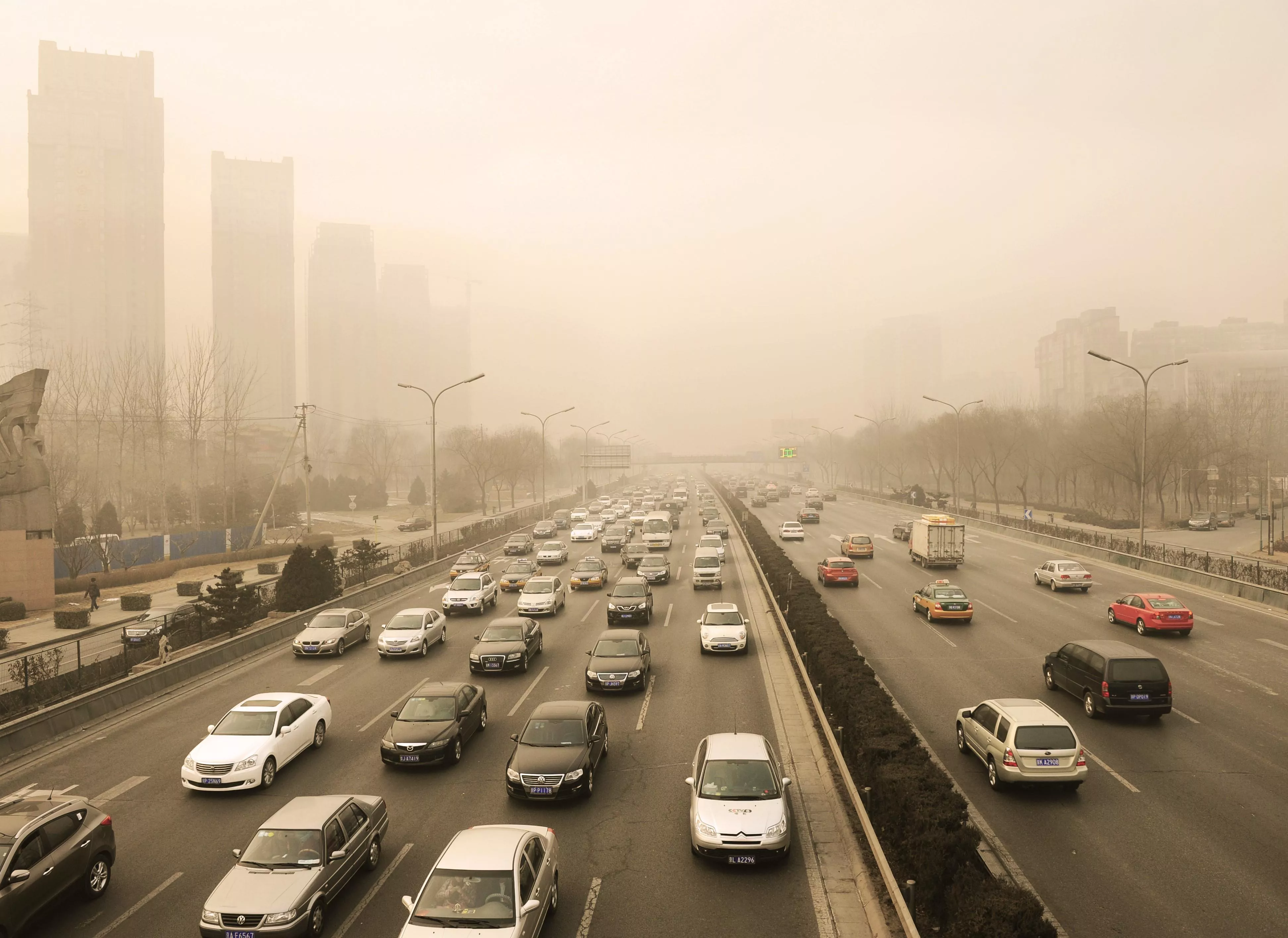 Глобальная проблема загрязнения воздуха. Загрязнение воздуха в городе. Смог в городе. Загрязненный воздух в городе. Экология города.