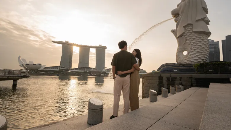 couple in singapore 780x440 (shutterstock)