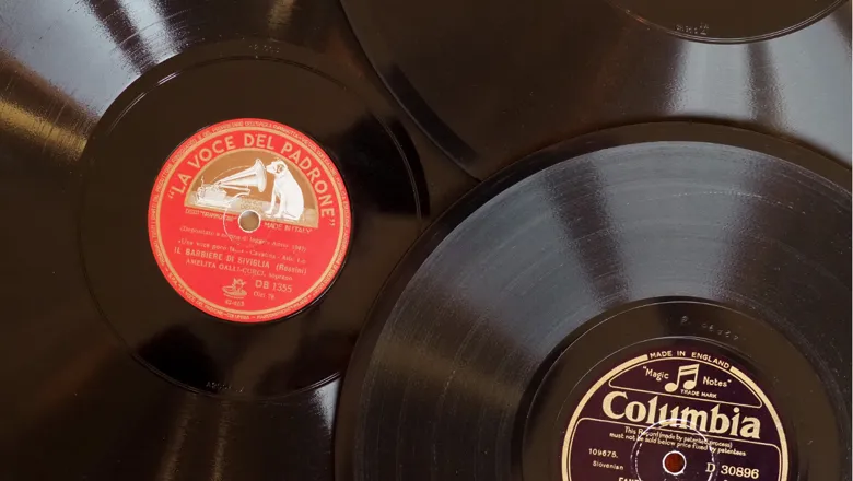 Vintage 78 rpm shellac disc of La Voce del Padrone and Columbia Grammophone record labels. Image: Adobe Stock