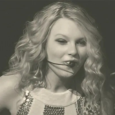 Taylor Swift playing her guitar and singing on stage at Tutu’s at King’s College London in 2008