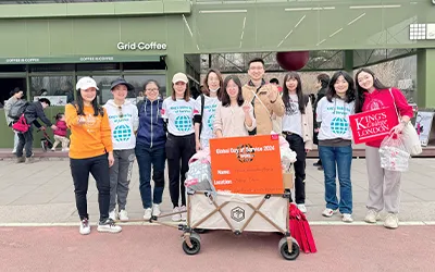King’s graduates in Beijing helped feed grateful passers-by