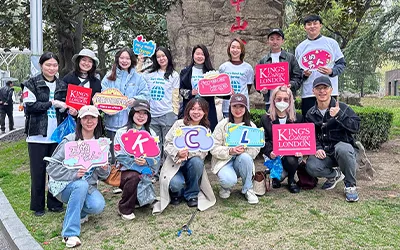 Alumni in Shanghai took part in a park clean-up