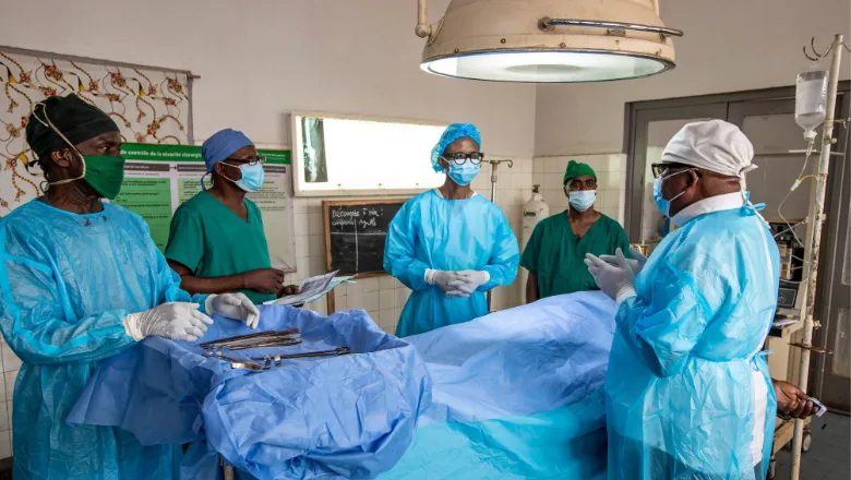 Surgery operating theatre DRC_780x440