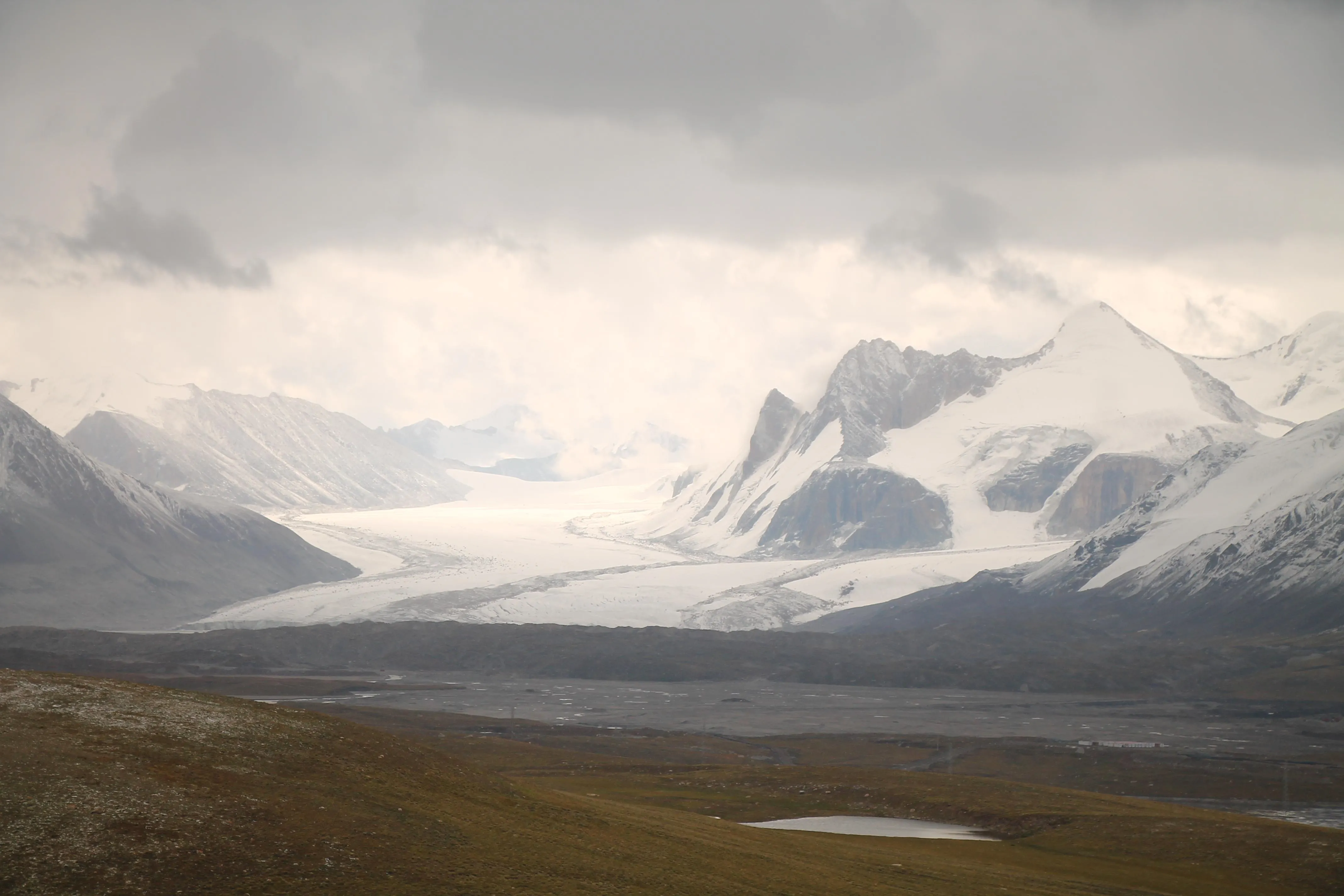 Kyrgyzstan glacier by Jonas van Breedam