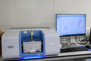 Bruker Invenio FTIR