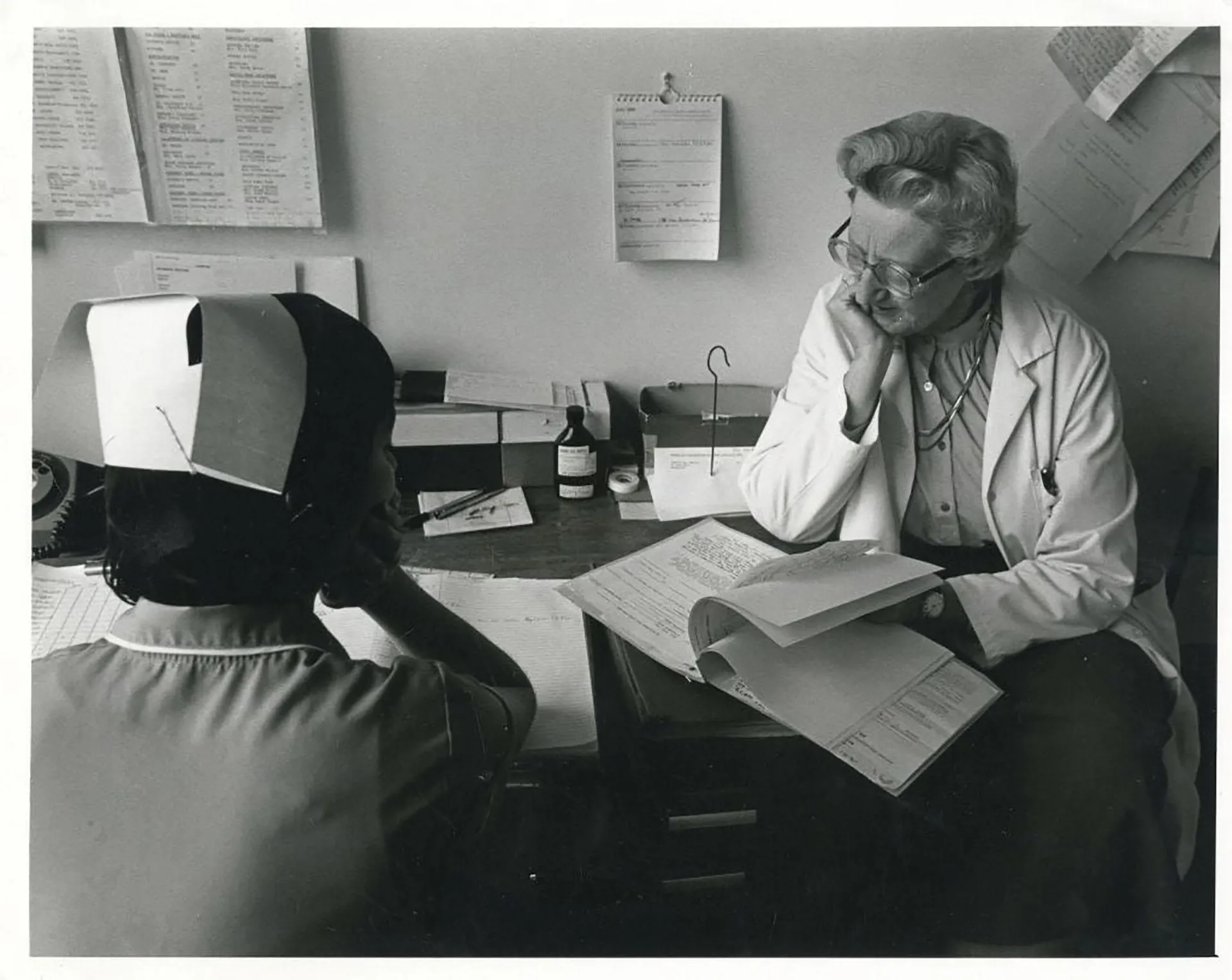 Cicely Saunders and a nurse reviewing notes