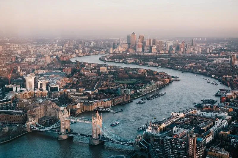 London Thames 800px