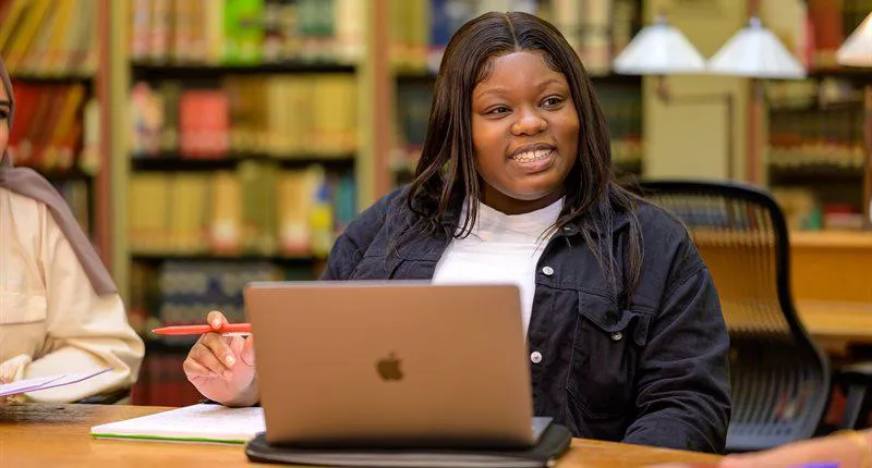 Kings student on laptop in maughan library Aug 2022