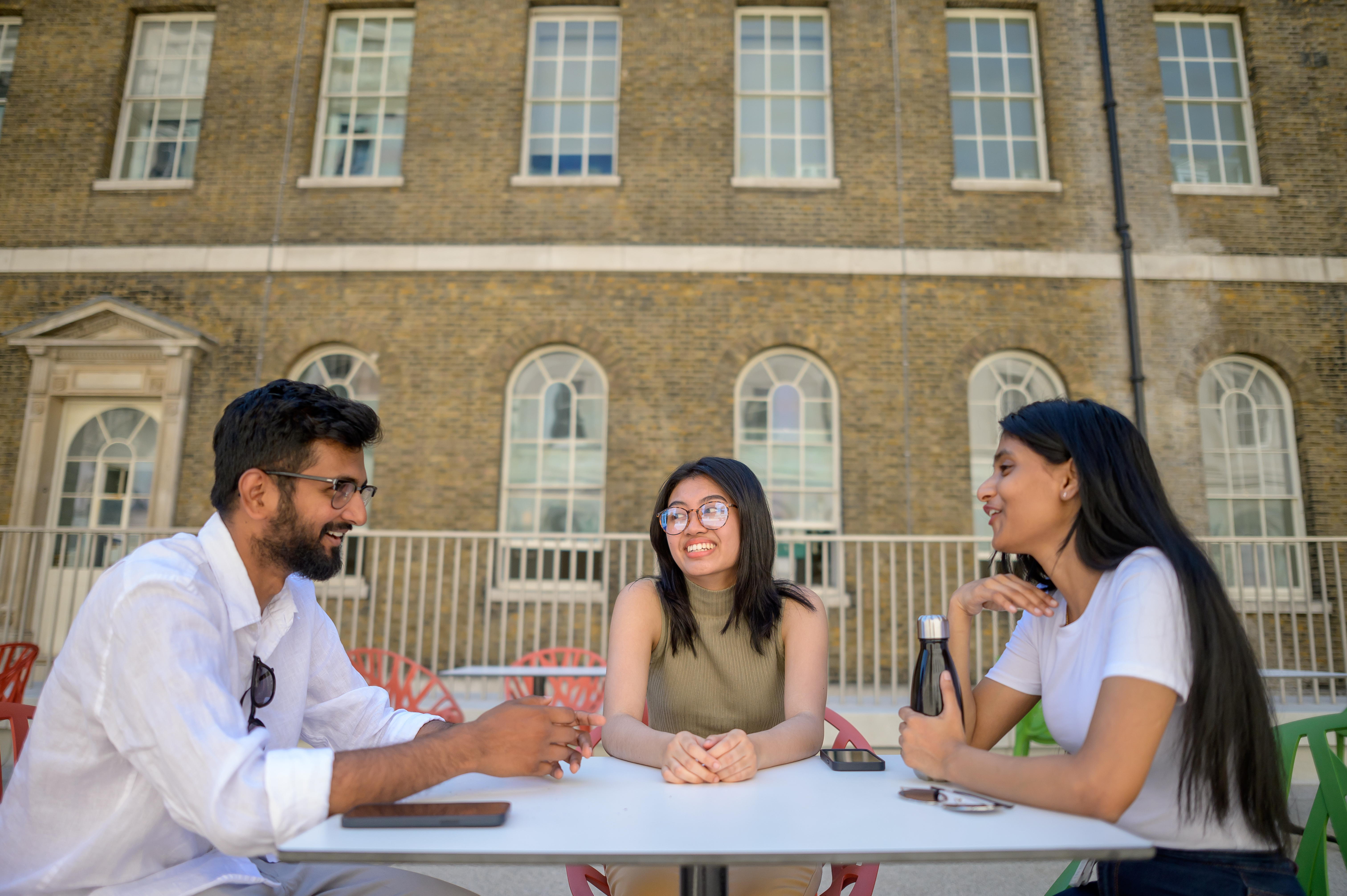 Kings Students Strand Quad Chatting Aug 2022