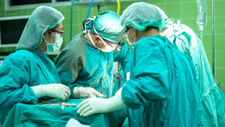 Surgeons - Image by Sasin Tipchai from Pixabay