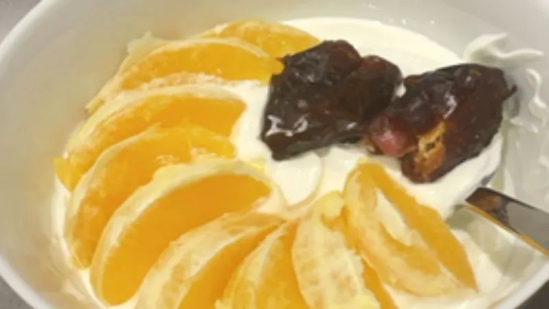 Tangerines, yoghurt and dates